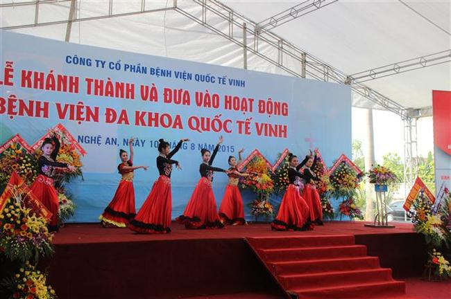 Văn nghệ chào mừng lễ khánh thành