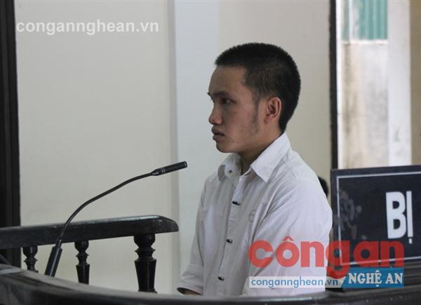 Bị cáo Trần Văn Sáng trước vành móng ngựa
