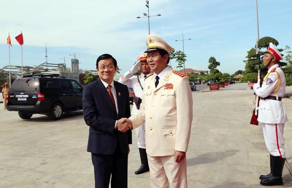 Bộ trưởng Trần Đại Quang đón Chủ tịch nước Trương Tấn Sang.