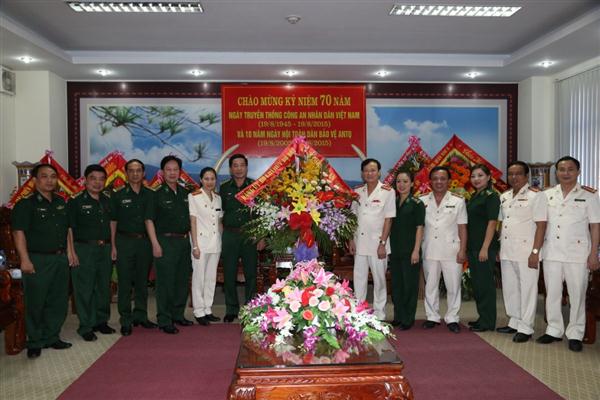 Bộ chỉ huy Bộ đội biên phòng tỉnh chúc mừng Công an tỉnh