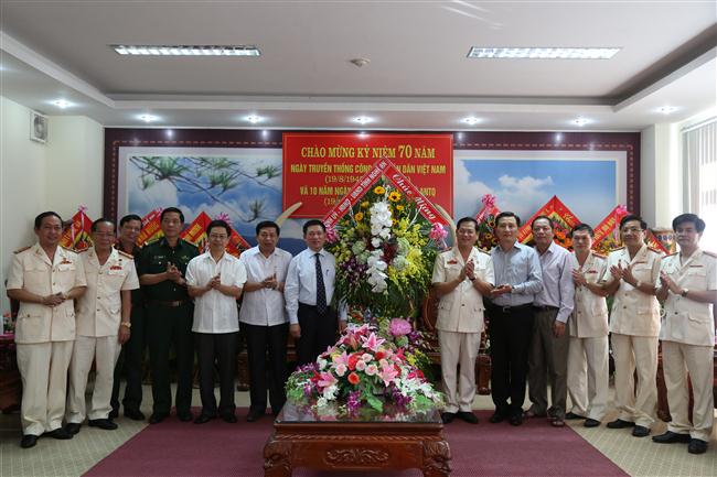 Chụp ảnh lưu niệm