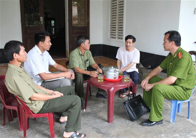 CBCS Công an huyện Quỳ Châu                                         trực tiếp xuống cơ sở nắm tình hình ANTT