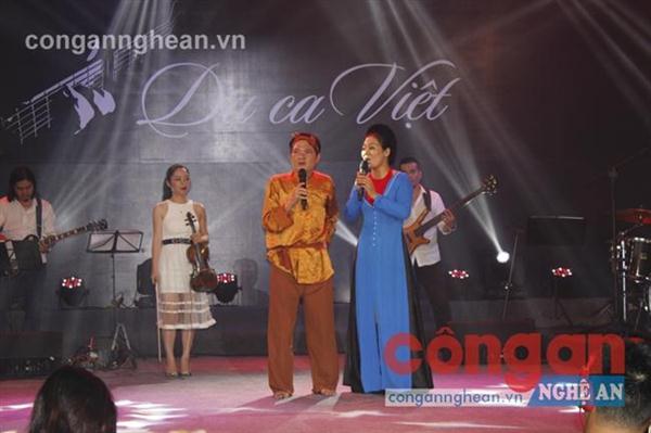 Dẫu cuộc sống còn nhiều khó khăn nhưng nghệ sỹ           Mai Trọng Kiên vẫn gắn bó thủy chung với câu ví quê hương