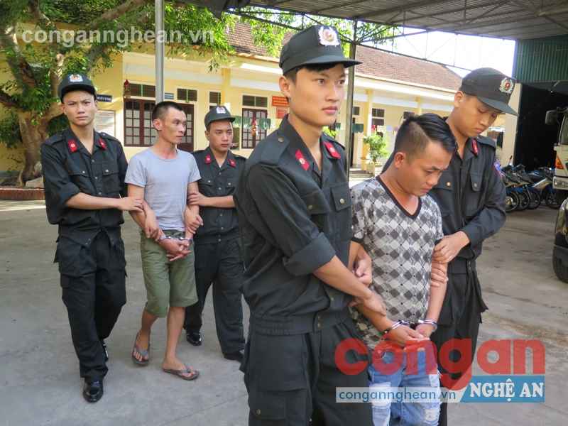 CSCĐ dẫn giải một số đối tượng có hành vi tàng trữ trái phép chất ma túy về trụ sở cơ quan