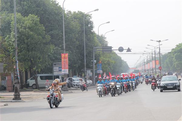 Diễu hành tuyên truyền trên các tuyến phố