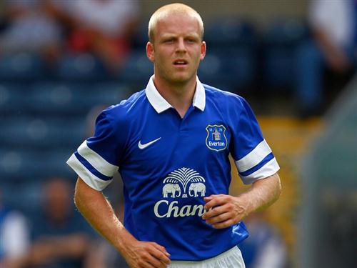 Naismith (số 14) là người hùng của Everton với cú hattrick vào lưới Chelsea