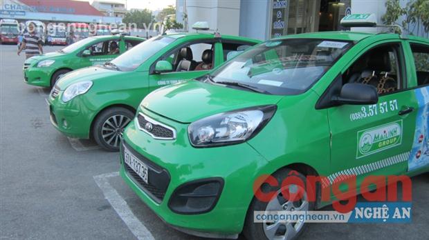 Các hãng taxi đồng loạt giảm giá cước sau nhiều lần giá xăng, dầu giảm