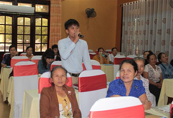 Cán bộ chăm sóc trẻ em cơ sở trao đổi một số vấn đề tại Hội nghị