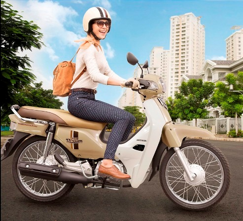 Super Dream 110 màu vàng thanh lịch.