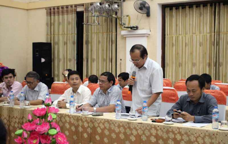 Đại diện một cơ quan báo chí trao đổi một số vấn đề về kinh tế - xã hội của tỉnh trong thời gian qua