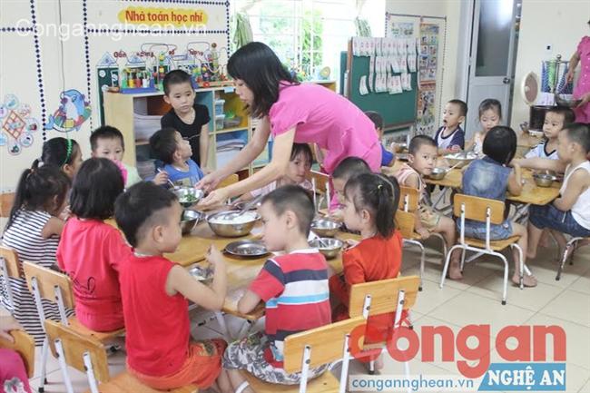 Cần nhiều giải pháp đồng bộ nhằm tháo gỡ khó khăn trong phổ cập GDMN cho trẻ 5 tuổi.