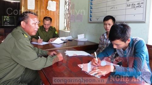 Ban Công an xã Đồng Thành giải quyết kịp thời các thủ tục hành chính cho người dân.