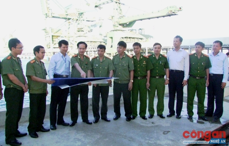 Đoàn công tác của Công an tỉnh kiểm tra công tác đảm bảo ANTT tại khu vực cầu cảng thuộc Dự án Formosa