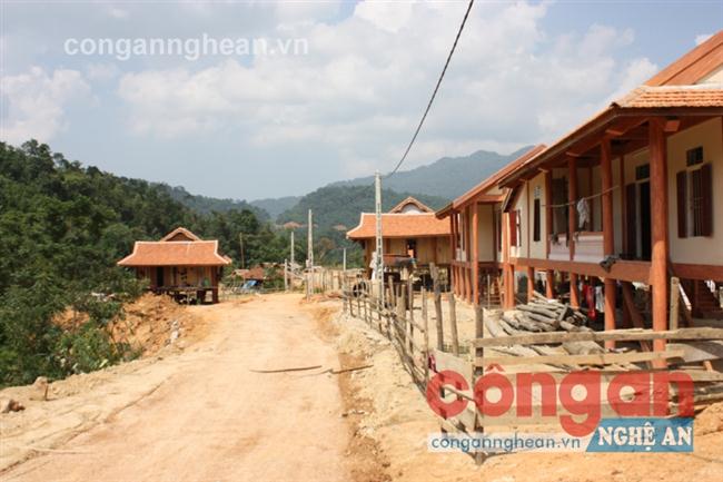 Cuộc sống của người dân tại các khu tái định cư đã đổi thay, song còn nhiều khó khăn