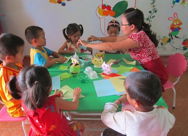 Tự làm đồ chơi với trẻ giúp trẻ phát triển tư duy, sự sáng tạo - Ảnh minh họa