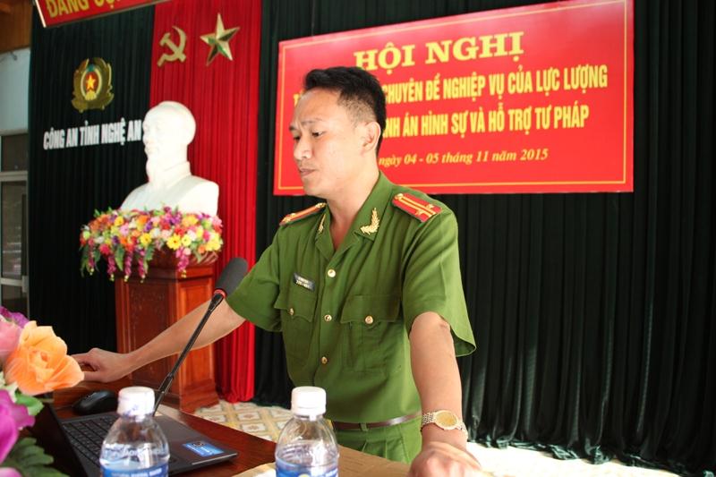 Báo cáo viên trình bày chuyên đề