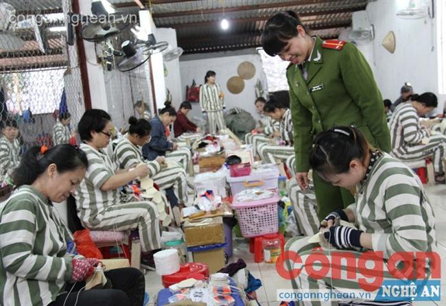 Từ 1/11/2015, CBCS làm công tác quản lý, giáo dục, khám chữa bệnh đối tượng bị nhiễm HIV/AIDS sẽ được chi trả chế độ bồi dưỡng