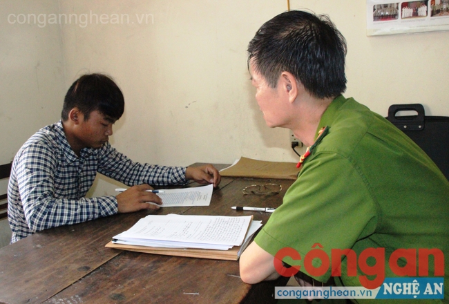 Đối tượng Nguyễn Đình Sâm tại cơ quan Công an
