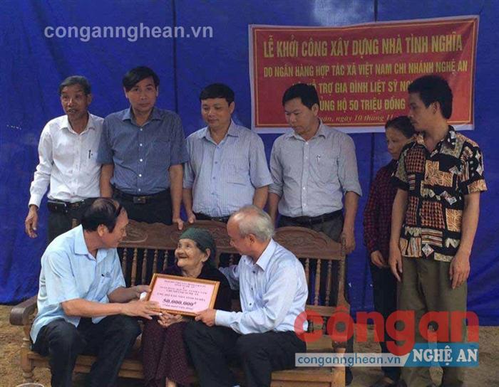 Khởi công xây dựng nhà tình nghĩa cho bà Cao Thị Đỏ 
