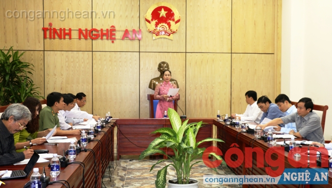 Lãnh đạo UBND tỉnh yêu cầu các ban, ngành và các cơ quan báo chí trong tỉnh tham gia góp ý để Điều lệ Giải báo chí Nghệ An sớm được ban hành