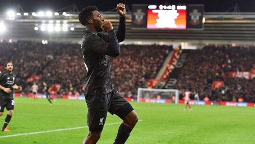  Sturridge lập cú đúp trong hiệp 1