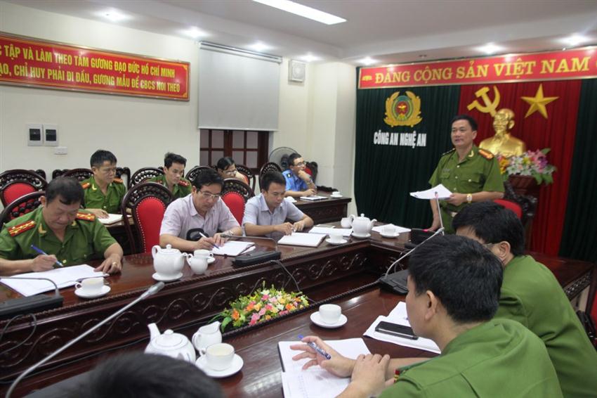 Đồng chí Đại tá Nguyễn Mạnh Hùng, Phó Giám đốc Công an tỉnh yêu cầu công tác kiểm tra, xử lý đảm bảo khách quan, nghiêm minh và đúng quy định của pháp luật; kiên quyết không để tái vi phạm trong hoạt động khai thác, vận chuyển, tập kết cát, sỏi trái phép và các quy định khác