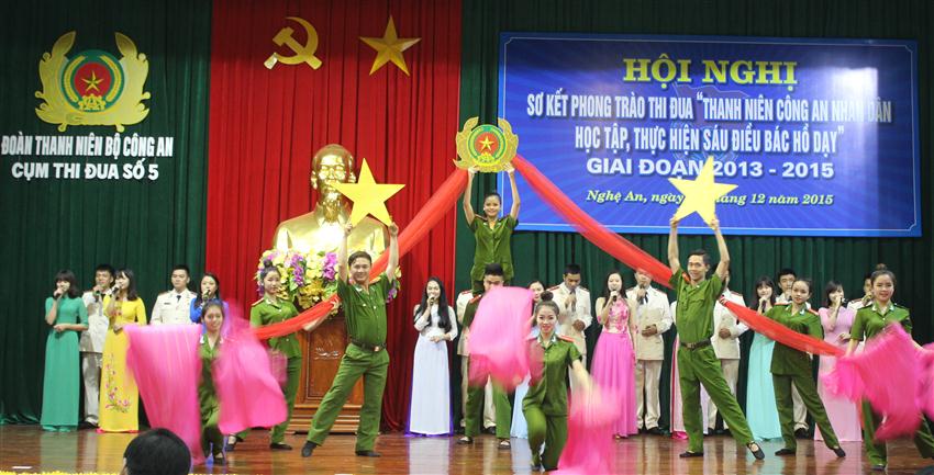 Văn nghệ chào mừng hội nghị