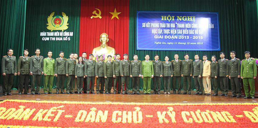 Chụp ảnh lưu niệm tại Hội nghị