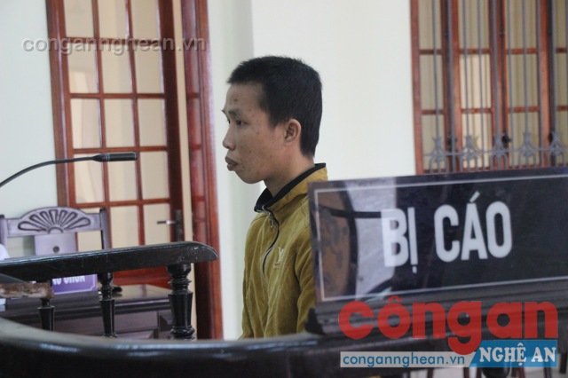 Bị cáo Nguyễn Văn Vỹ trước vành móng ngựa