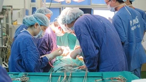 Các thầy thuốc BV Việt Đức đã lập thêm một kỳ tích mới trong y học.