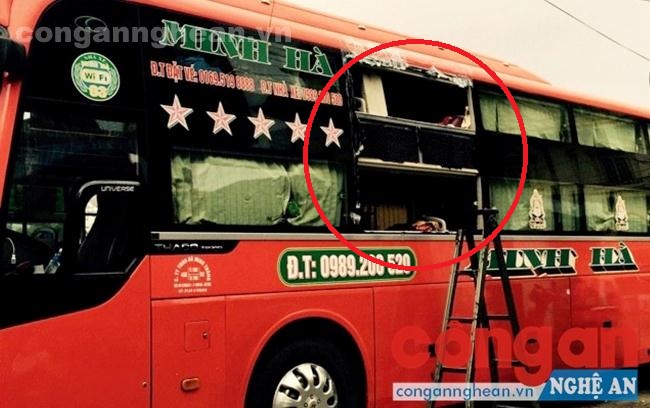 Nhà xe Minh Hà bị ném vỡ 2 tấm kính khi đang lưu thông