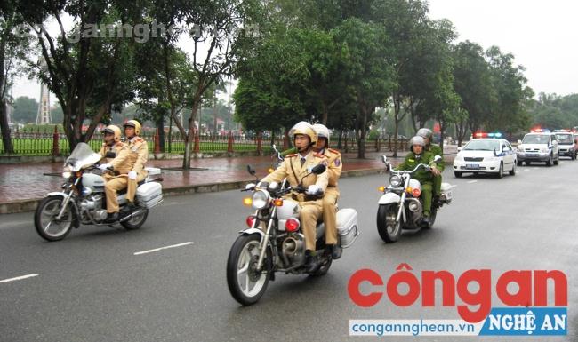 Các lực lượng chức năng ra quân trấn áp tội phạm