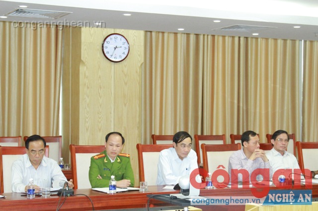 Đại biểu các Sở, Ban, ngành đầu cầu Nghệ An dự hội nghị
