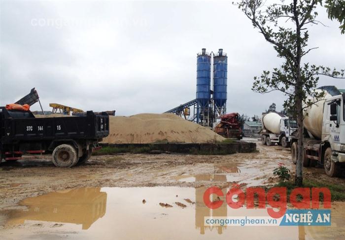 Cảnh tượng ngổn ngang, ô nhiễm phía bên trong Nhà máy Vinh Thành