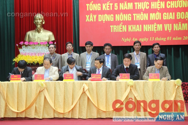 Các đơn vị, địa phương kí cam kết xây dựng Nông thôn mới