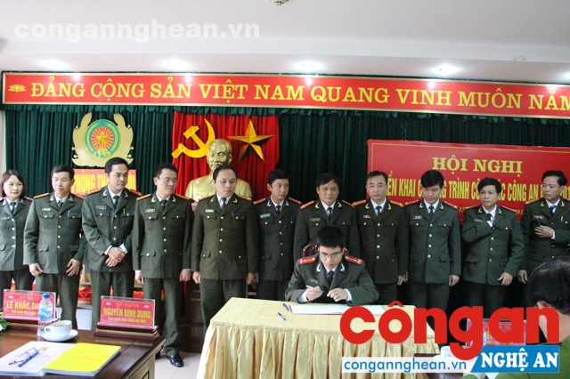 Các đội ký cam kết triển khai chương trình công tác năm 2016