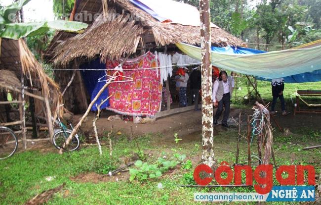 Túp lều nơi chị Kim Anh sinh 2 cháu nhỏ