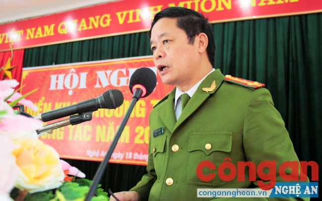 Đồng chí Đại tá Trần Sỹ Phàng chủ trì hội nghị