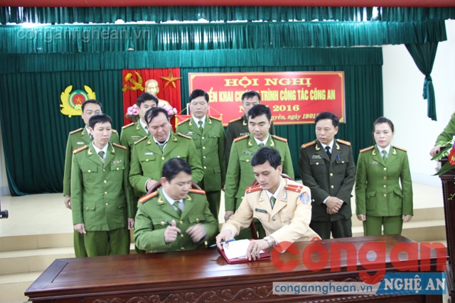 Các đội nghiệp vụ ký giao ước thi đua năm 2016