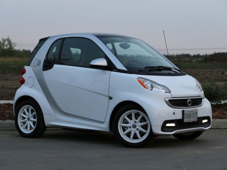 6. Smart Fotwo Electric 2015 (25.000 USD - tương đương 559,63 triệu đồng).
