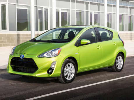 1. Toyota Prius C Hybird 2015 (19.540 USD - tương đương 437,31 triệu đồng).