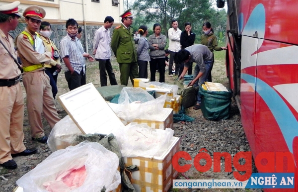 Một vụ vận chuyển sản phẩm động vật hôi thối bị lực lượng Công an bắt giữ