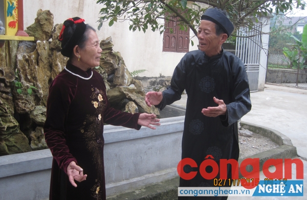 Ông Bách, bà Xuân là một trong 4 cặp vợ chồng bén duyên nhau từ niềm đam mê hát chèo