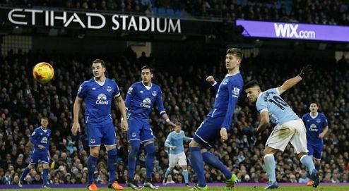 Aguero lại một lần nữa ghi bàn quyết định cho Man City 