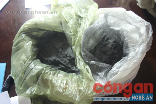 Số thuốc nổ thu giữ được của hai đối tượng