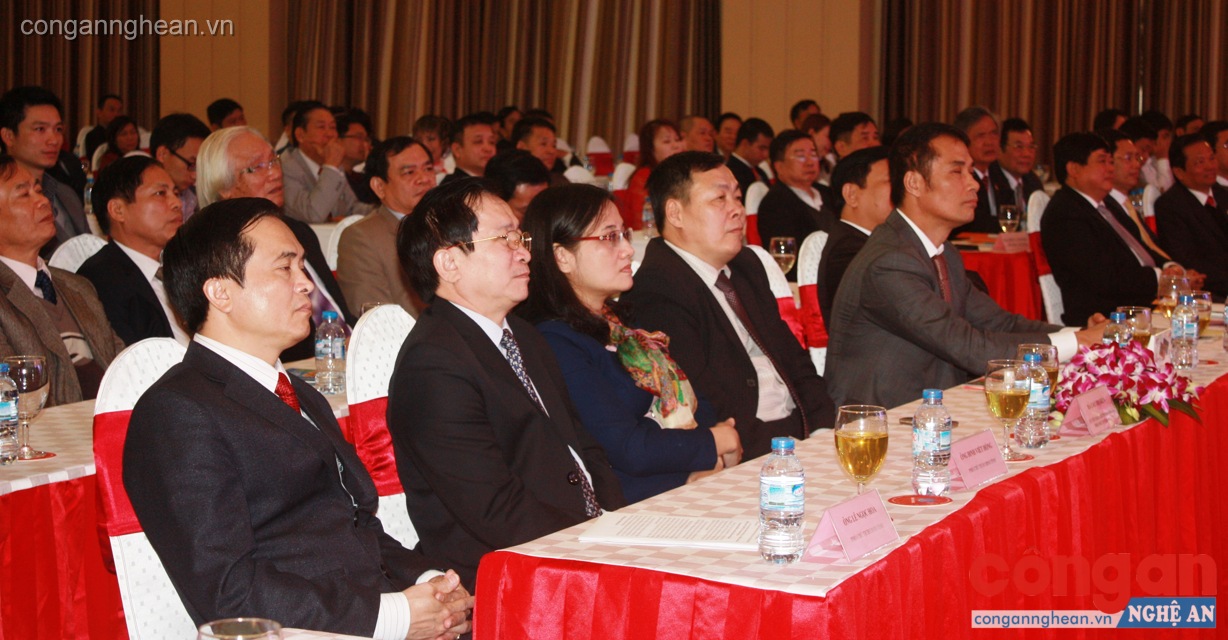 Lãnh đạo các bộ, ngành và Tỉnh ủy, HĐND, UBND, MTTQ tỉnh cùng các sở, ngành tham gia buổi gặp mặt