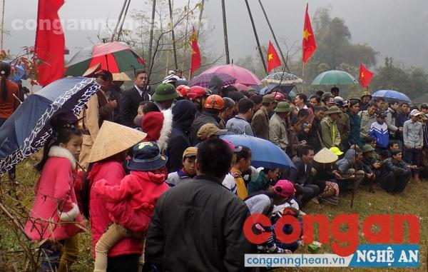 Đông đảo người dân tham gia lễ hội