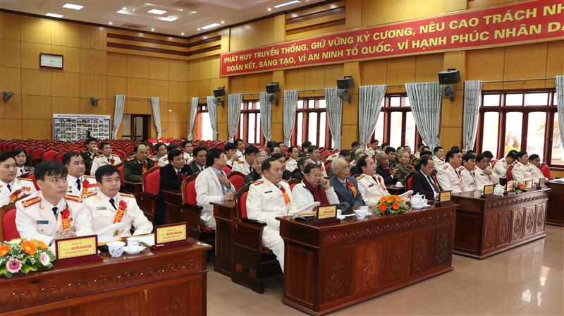 Các đại biểu tham dự buổi lễ