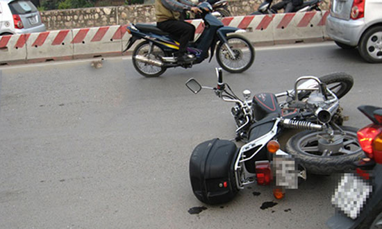 Người dân cần thận trọng khi đi trên đường (Ảnh minh họa)