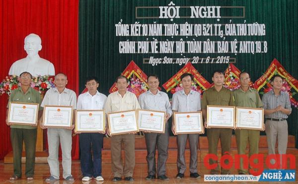 Xã Ngọc Sơn, huyện Quỳnh Lưu biểu dương các cá nhân, dòng họ thực hiện tốt phong trào toàn dân bảo vệ ANTQ trong thời gian qua